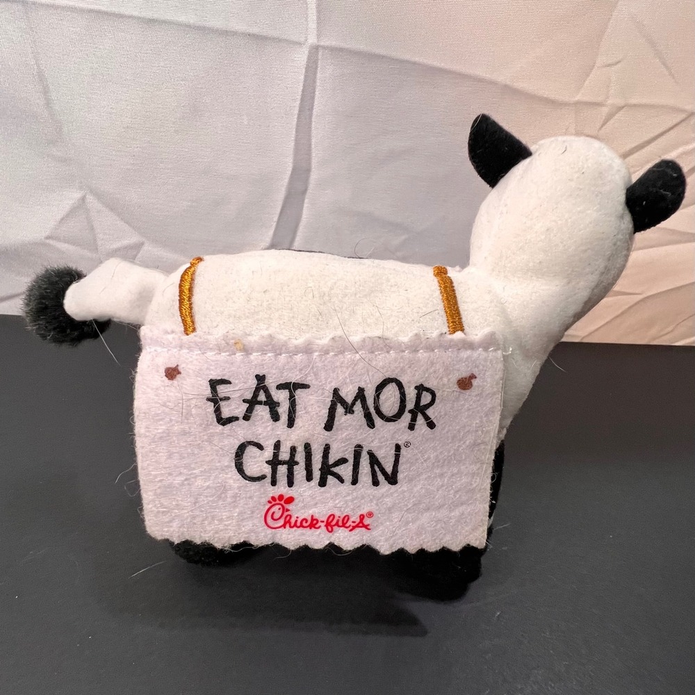 Chick-fil-A Small Cow Plush White Black Eat Mor Chikin Excellent 2024 Mascot - Picture 3 of 7